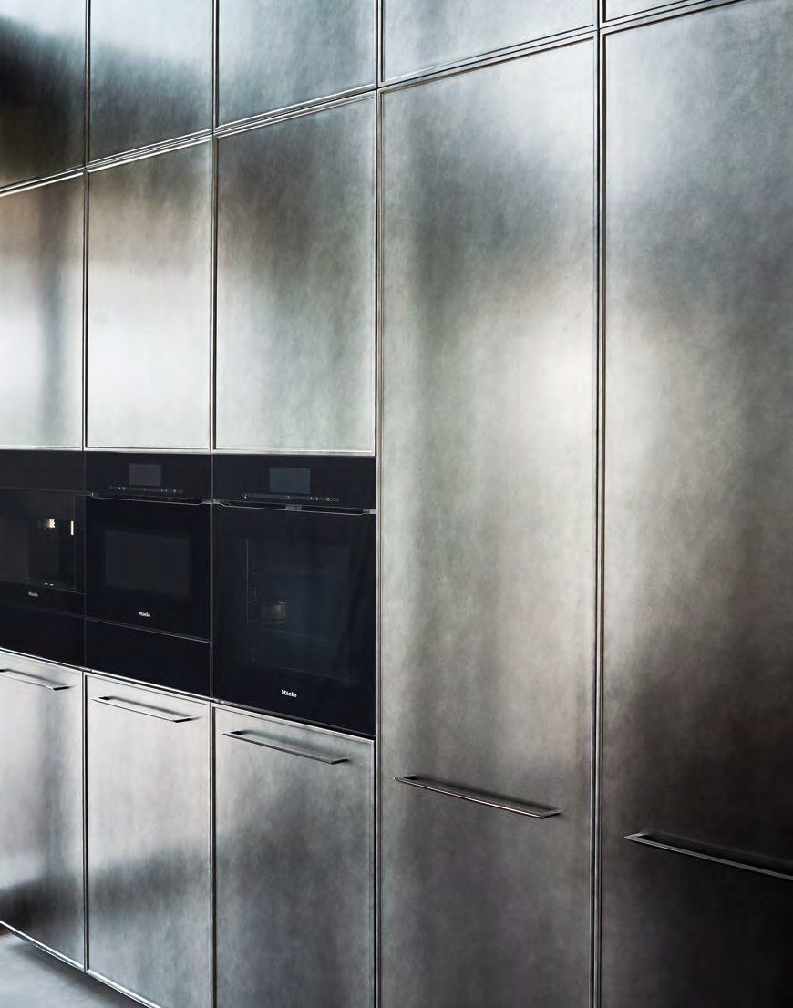 Metallic lacquered finishes